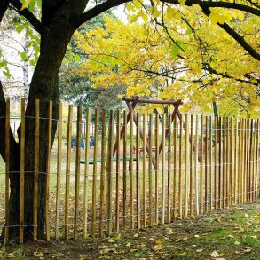 Rustikt rullehegn i robinietr� model 