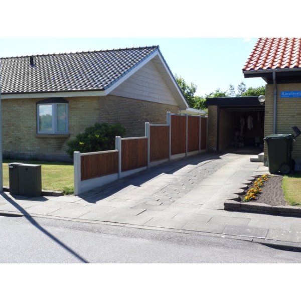 Raftehegn lodret trykimp. fyr teakmalet 189x90cm (120cm over jord)