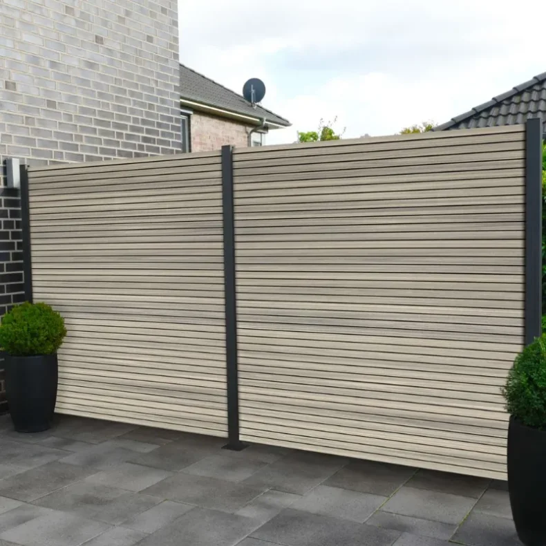 Samos komposithegn med alu stolper i antracit - Slvklasse