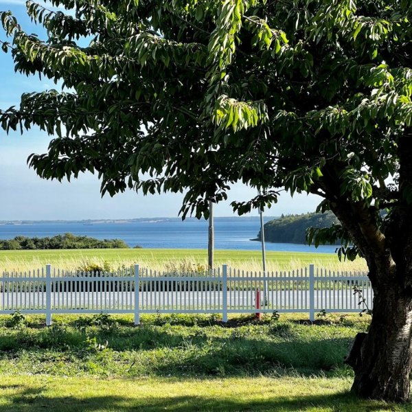 PVC Skagen hegn bue nedad med smalle stave i 180x80cm (BxH)