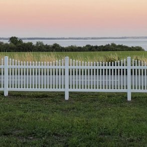 Guldklasse: Skagen hegn bue nedad med smalle stave inkl. pvc stolper og tilbehr
