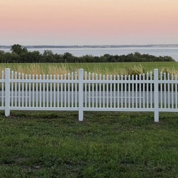 Guldklasse: Skagen hegn bue nedad med smalle stave inkl. pvc stolper og tilbehr