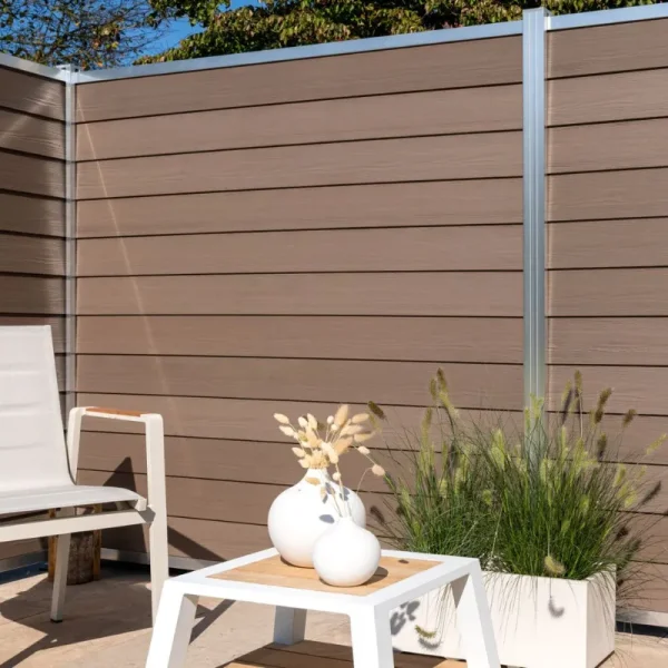 Stockholm komposithegn med aluminiumsstolper - Slvklasse