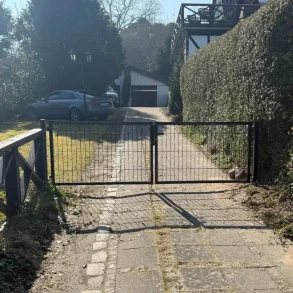 Dobbeltlge til panelhegn i sort med ◊ dekoration 300x95cm -  model Tisvilde