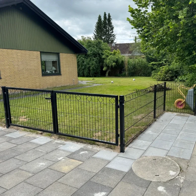 Panelhegn 200x95cm med &loz; dekoration i sort - model Tisvilde