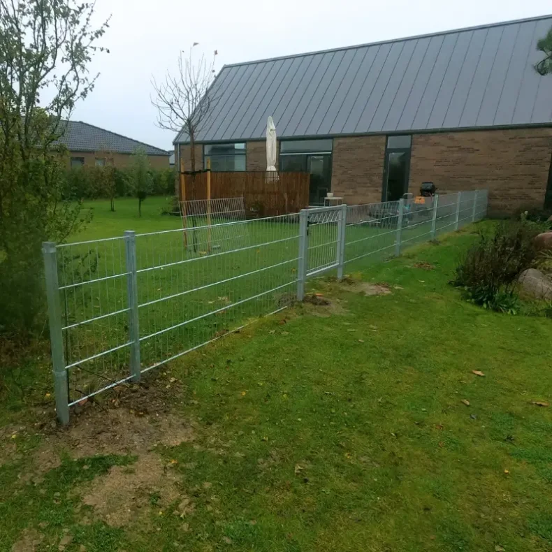 Viby 2D Panelhegn med metalstolper - Slvklasse