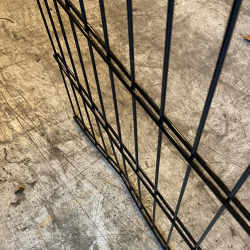 B�jet/skadet Viby 2D panelhegn 250x120 cm � elegant og holdbart hegn i sort Lagersalg