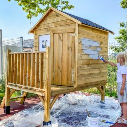 Alfred legehus p stolper  tryg leg for de mindste