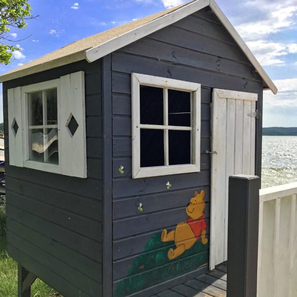 Alfred legehus p stolper  tryg leg for de mindste