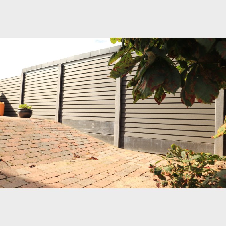 Hegnsplade i beton 4x30x180 cm - Antracitfarvet beton