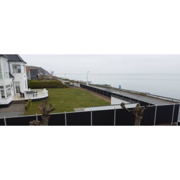 Platinklasse: Lefkas LODRET komposithegn m. bekldning p 2 sider inkl. galv. stolper og tilbehr