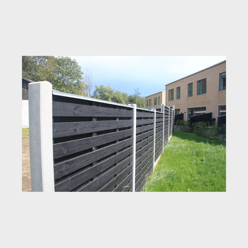 Vandret brddehegn i sortmalet trykimprgneret grant 189x120cm (150cm over jord)