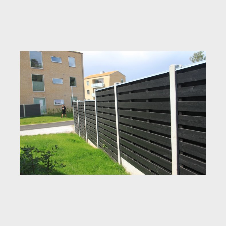 Vandret brddehegn i sortmalet trykimprgneret grant 189x120cm (150cm over jord)