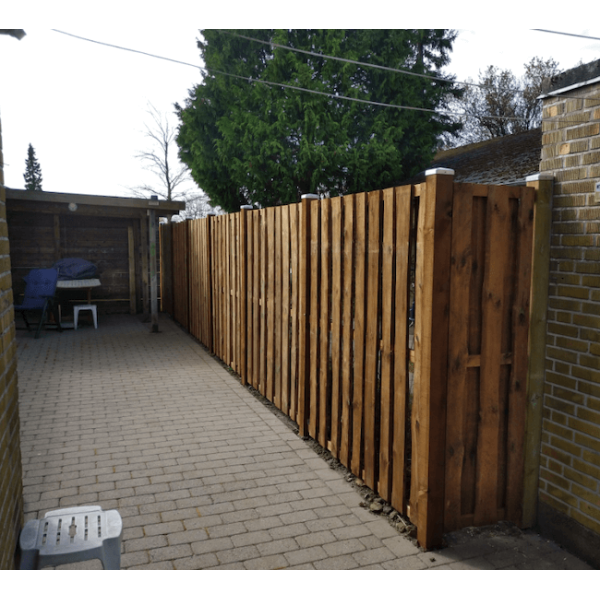 Kalmar hegn i brun trykimprgnering frdigsamlet model "Skibby" 180x180cm (BxH)