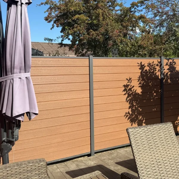 Nice komposithegn med aluminiumsstolper i antracit - Guldklasse