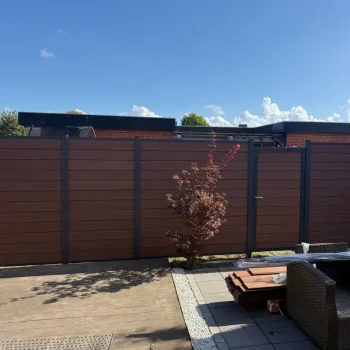 Nice komposithegn med alu stolper i antracit - Guldklasse