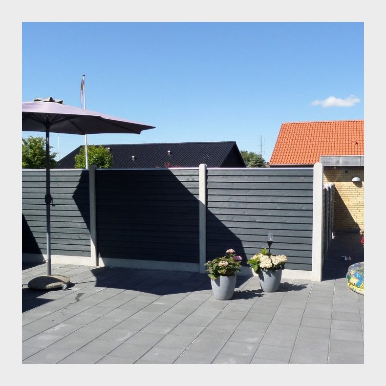 Bullklink med betonstolper og betonbundplade - Platinklasse