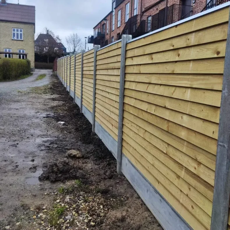 Bullklink med betonstolper og betonbundplade - Platinklasse