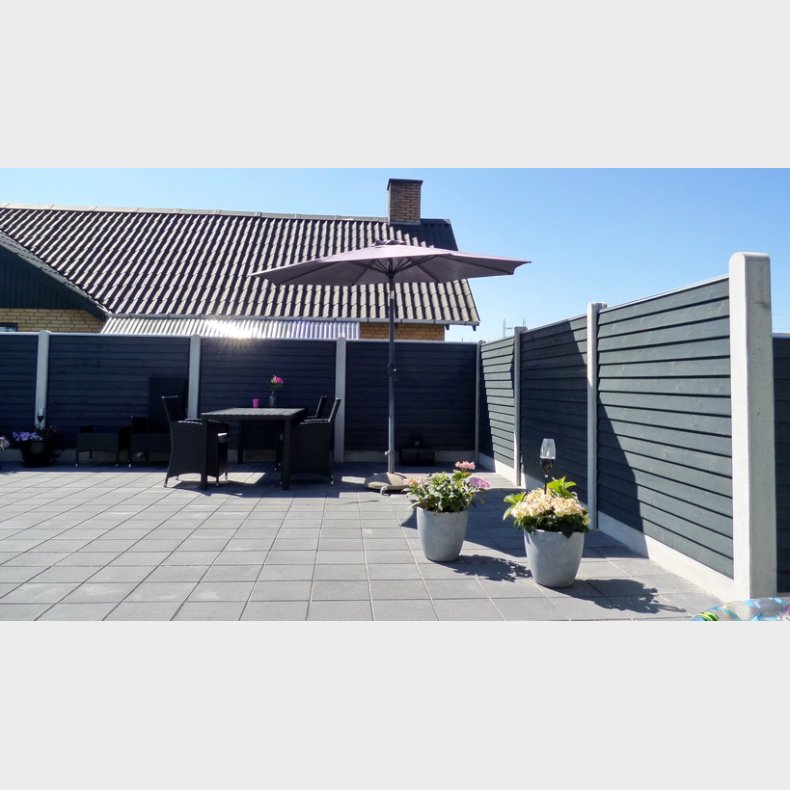 Bullklink med betonstolper og betonbundplade - Platinklasse