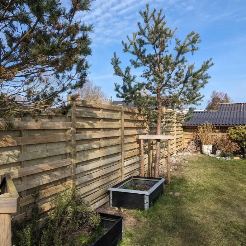 Frslev plankevrk i grnt trykimprgneret tr med trstolper - Guldklasse