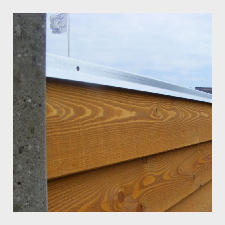 Bullklink med betonstolper og betonbundplade - Platinklasse