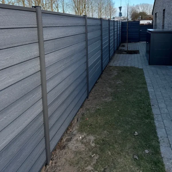 Nice komposithegn med aluminiumsstolper i antracit - Guldklasse