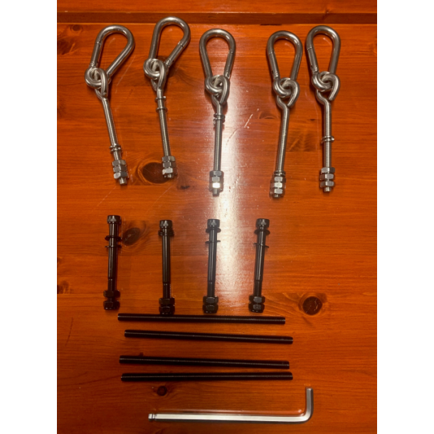 Gyngestativ i st�l med to gynger og klatrestige - holdbart og pladsbesparende