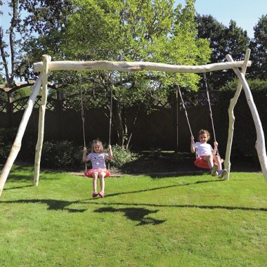 Gyngestativer i robinietræ