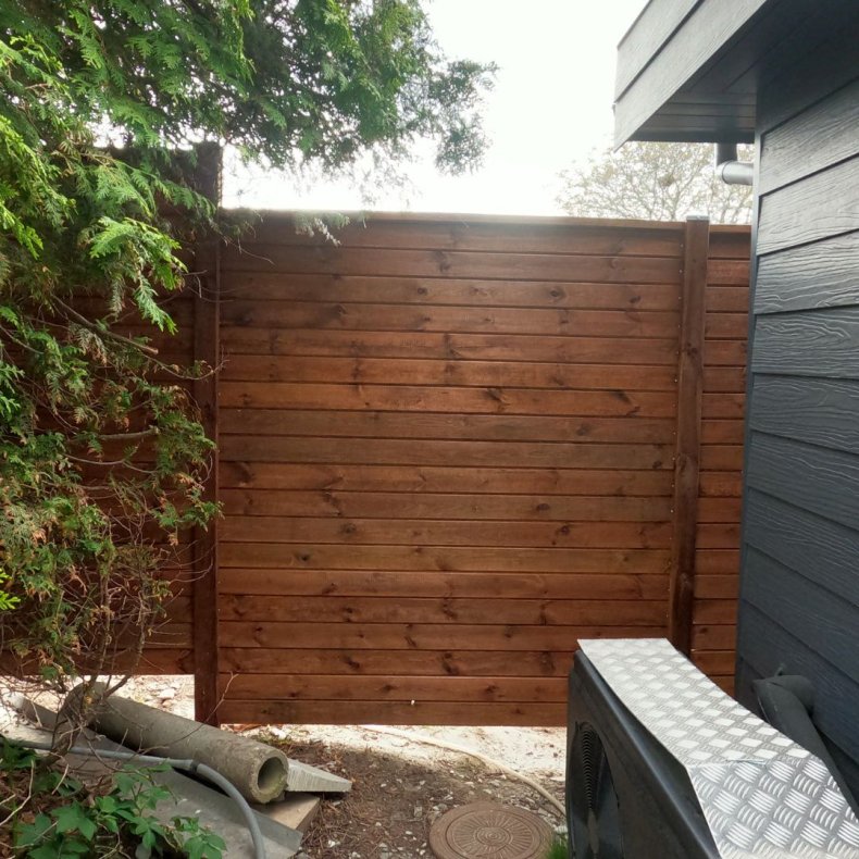 Plank profilbrt i brun trykimprgneret 20x120x1800mm - model Hjemsted