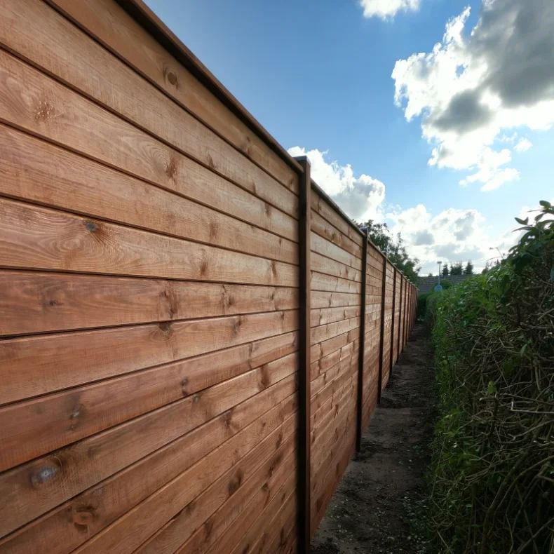 Plank profilbrt i brun trykimprgneret 20x120x1800mm - model Hjemsted