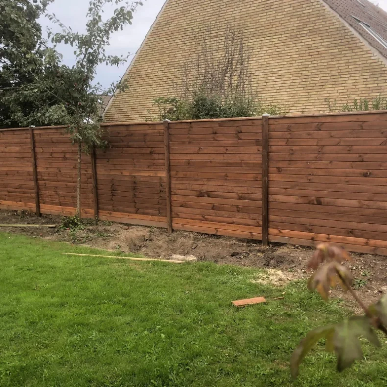 Systemhegn i brunt trykimprgneret tr - Bronzeklasse