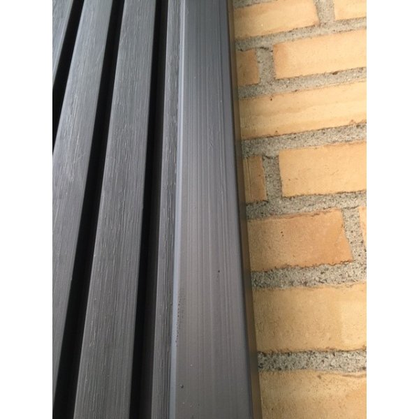 Lefkas hjrneliste i mrk antracit 50x50x2900mm