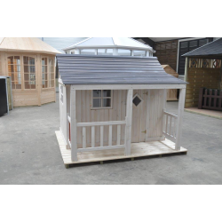 Legehus Ida  et klassisk trlegehus i smuk gr og hvid