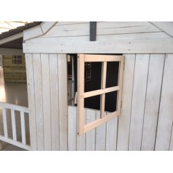 Legehus Ida  et klassisk trlegehus i smuk gr og hvid