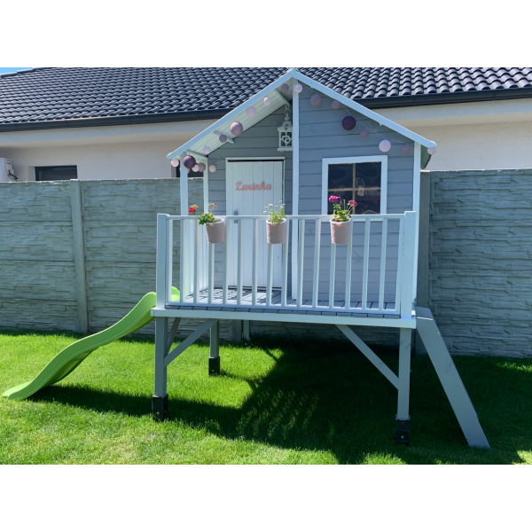 Legehus Jakob p stolper &#150; et eventyrligt legehus i hjden