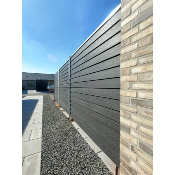 Korfu dobbeltklink komposithegn med galvaniserede stlstolper - Platinklasse