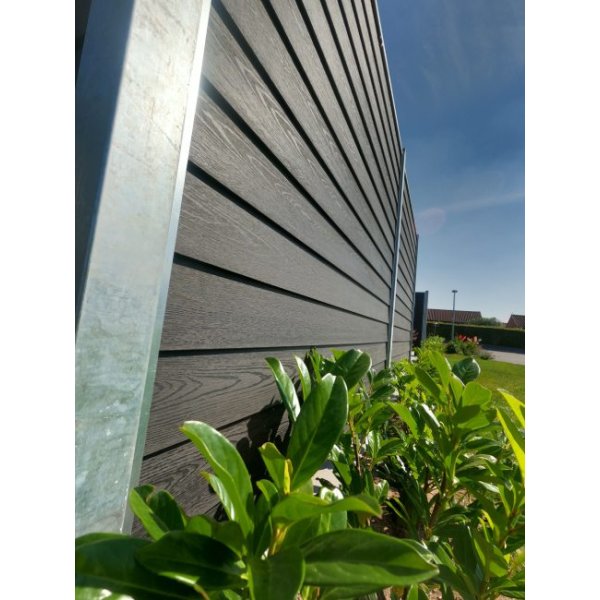 Korfu dobbeltklink komposithegn med galvaniserede stlstolper - Platinklasse