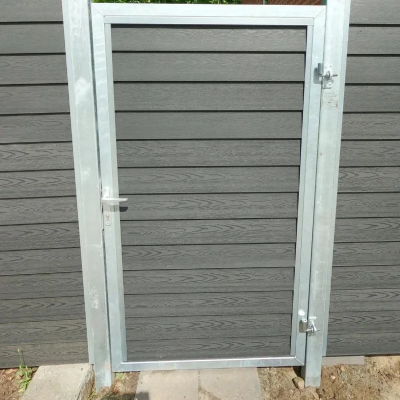 Korfu enkeltlge i komposit inkl. stolper 97cm i bredden x den valgte hjde