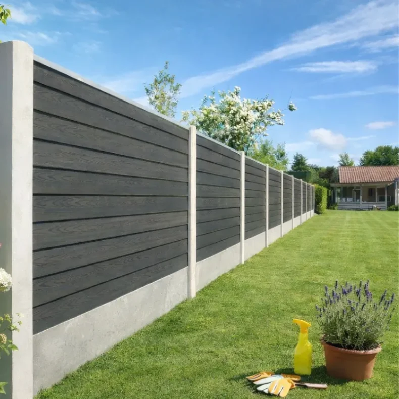 Korfu komposithegn i dobbeltklink med betonstolper og betonbundplade - Platinklasse