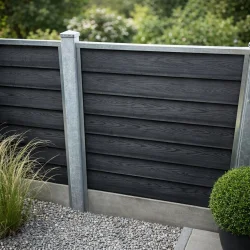 Platinklasse: Korfu komposithegn med betonbundplade, galv st�lstolper og tilbeh�r