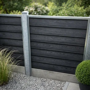 Platinklasse: Korfu komposithegn med betonbundplade, galv st�lstolper og tilbeh�r