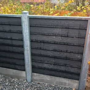 Platinklasse: Korfu komposithegn med betonbundplade, galv stlstolper og tilbehr