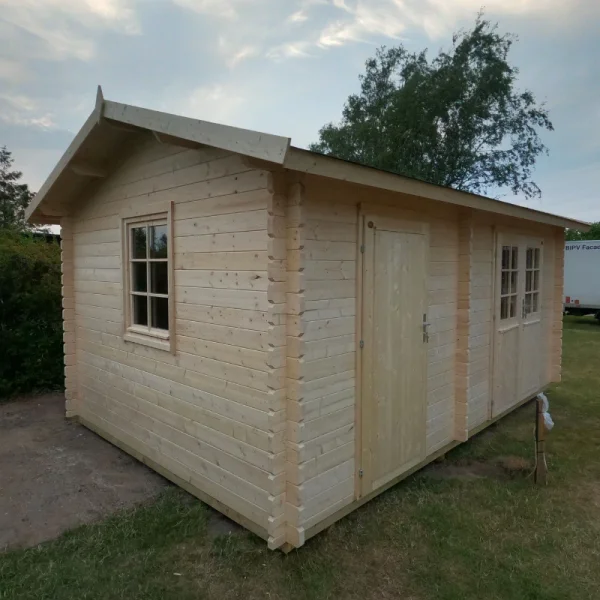 Kragelund redskabsskur med 2 rum p 14,8m2 i ubehandlet tr