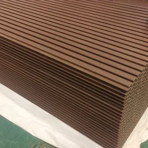 Kompositbekl�dning REDWOOD 26x219x2900mm �Lefkas� eksklusive v�gpaneler til facader (222 stk.)