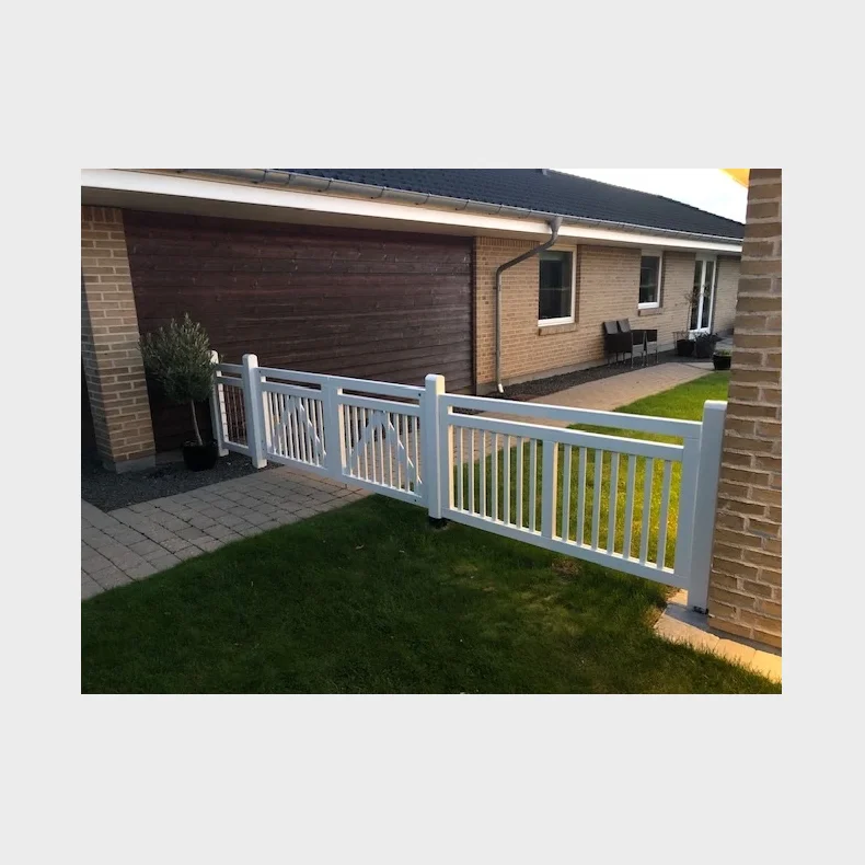 PLUS Linea hegn med trstolper - Guldklasse