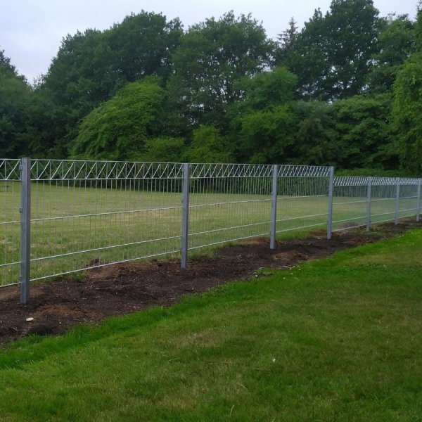 Panelhegn med "X" dekoration galvaniseret 200x80cm (LxH) model "Liseleje"