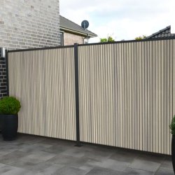 Slvklasse: Samos lodret komposithegn inkl. alustolper i antracit og tilbehr