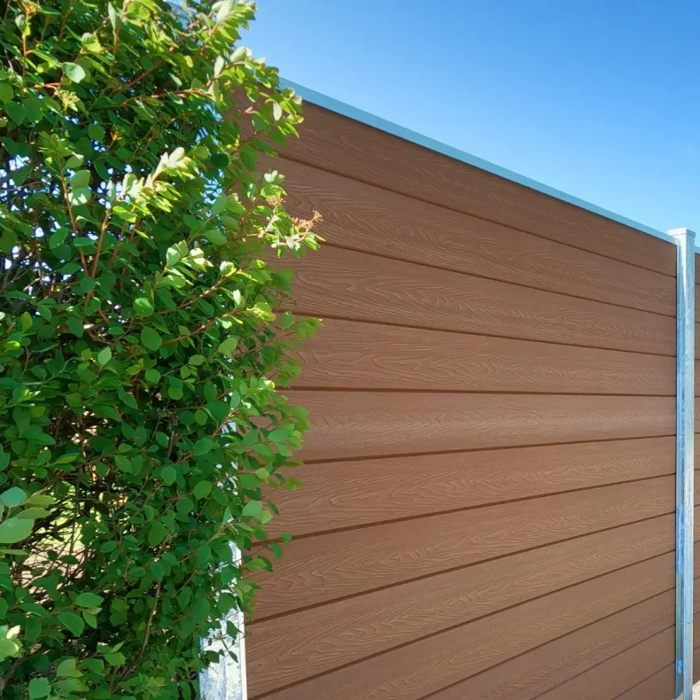 Milano komposithegn med galvaniserede stlstolper - Guldklasse