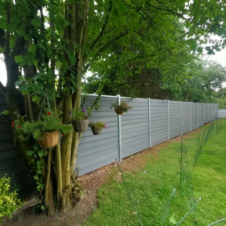 Milano komposithegn med galvaniserede stlstolper - Guldklasse