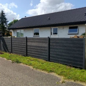 Milano komposithegn med aluminiumsstolper i antracit - Guldklasse